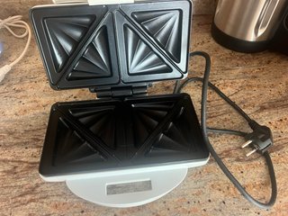 Sandwichera Clatronic Blanca