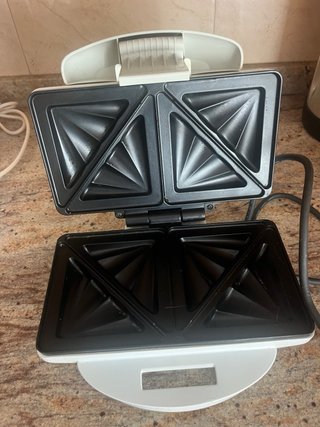 Sandwichera Clatronic Blanca