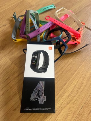 Xiaomi Mi Band 4 con correas de colores