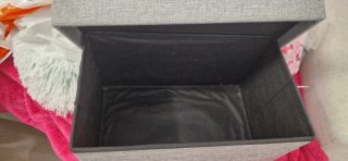 Caja de almacenaje gris con tapa tipo cojín