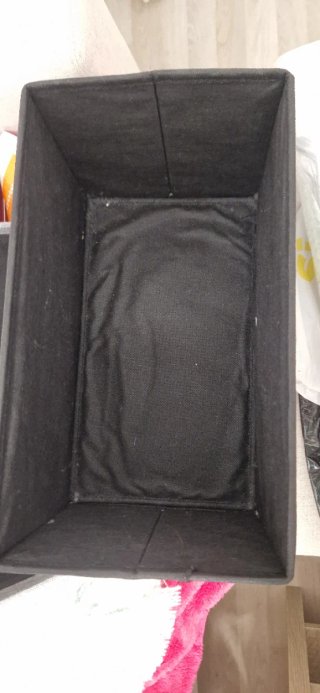 Caja de almacenaje gris con tapa tipo cojín
