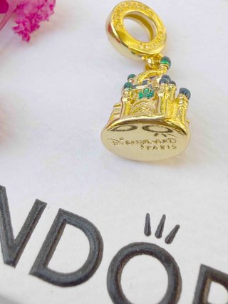 Pandora Disney Parks Charm Castillo Dorado