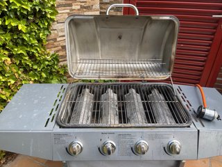 Barbacoa de gas gris