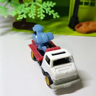 CAMION PLATAFORMA + MOTO 1/64
