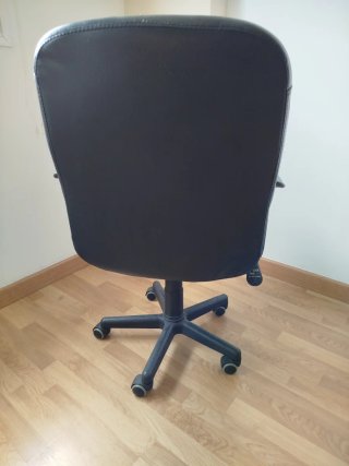 Sillón de oficina ergonómico negro