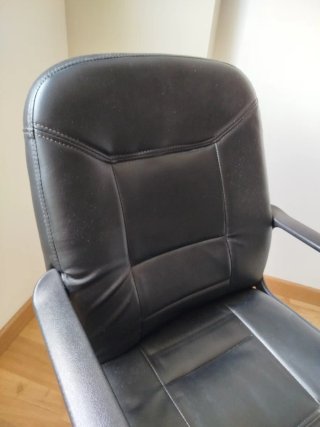 Sillón de oficina ergonómico negro