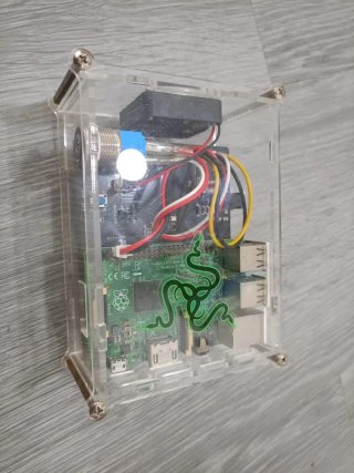 Raspberry Pi 2 con caja y adaptador hdd sata