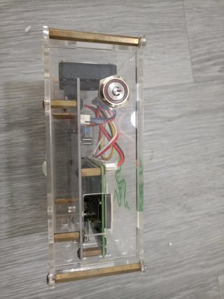 Raspberry Pi 2 con caja y adaptador hdd sata
