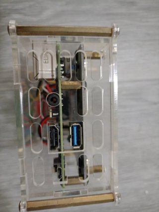 Raspberry Pi 2 con caja y adaptador hdd sata