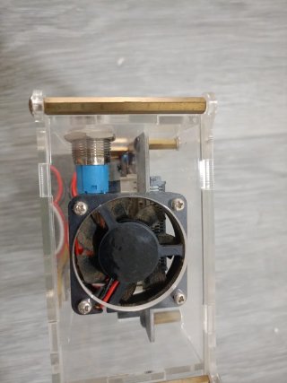 Raspberry Pi 2 con caja y adaptador hdd sata