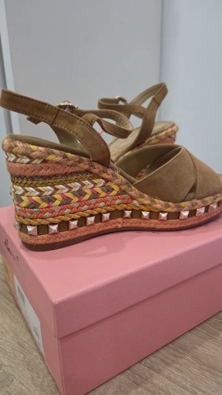 Sandalias cuña Alma en Pena