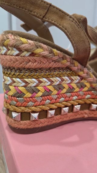 Sandalias cuña Alma en Pena