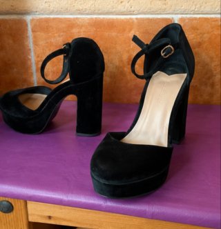 Zapatos de tacón negros con plataforma