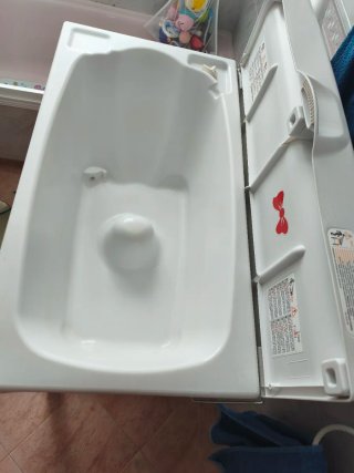 Bañera-cambiador para bebé de la marca Inglesina