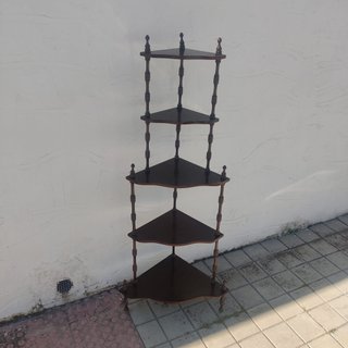 Estantería de esquina de madera