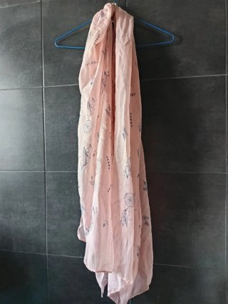 Pañuelo rosa con estampado de atrapasueños