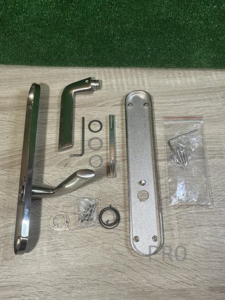 Manetas para puertas Emuca