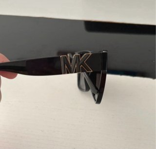 Gafas de sol Michael Kors negras con funda