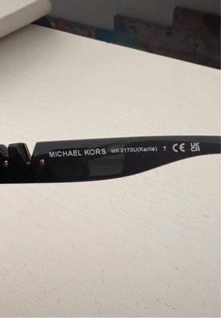 Gafas de sol Michael Kors negras con funda