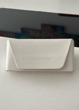 Gafas de sol Michael Kors negras con funda