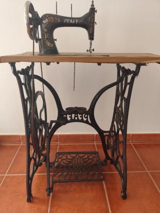 Máquina de coser antigua PFAFF, no funciona