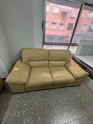 Conjunto 2 sofás de piel beige