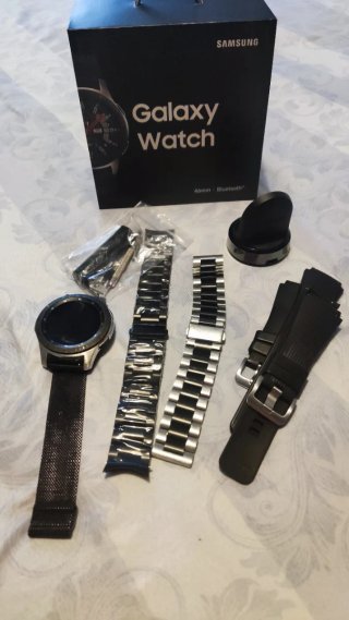 Samsung Galaxy Watch 46mm Bluetooth con correas.
