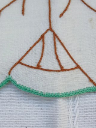 Coppia centrini vintage forma di foglia