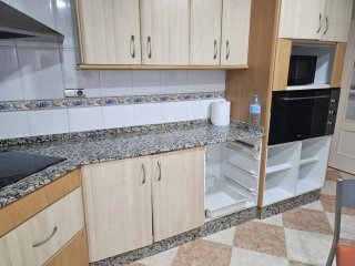 Muebles de cocina beige y marrón