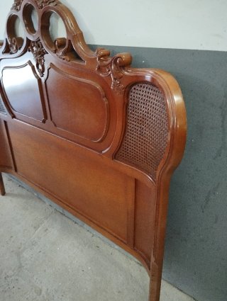 Cabecero antiguo madera y rejilla