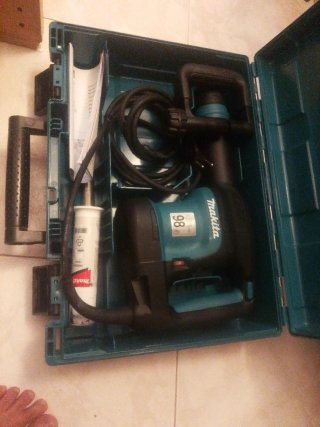 Martillo Makita con maletín