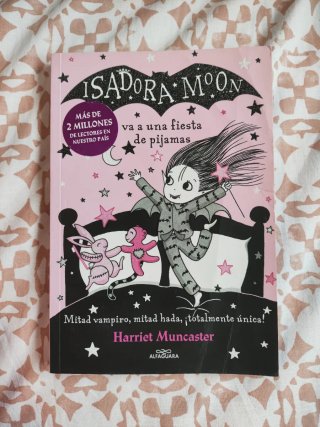 Isadora Moon va a una fiesta de pijamas / Isado...
