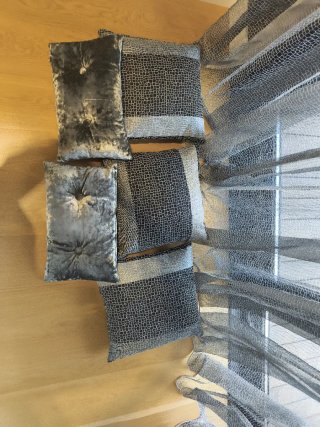 Cortinas grises y transparentes