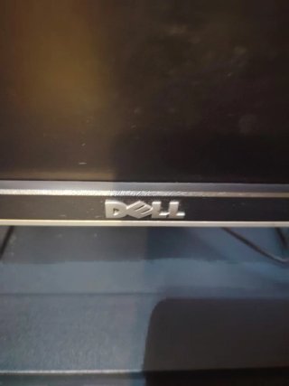 Ordenador HP y monitor DELL y Teclado Negro