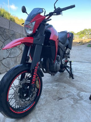 Yamaha Supermotard Roja