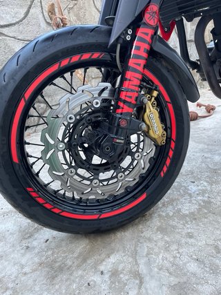 Yamaha Supermotard Roja