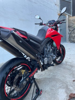 Yamaha Supermotard Roja