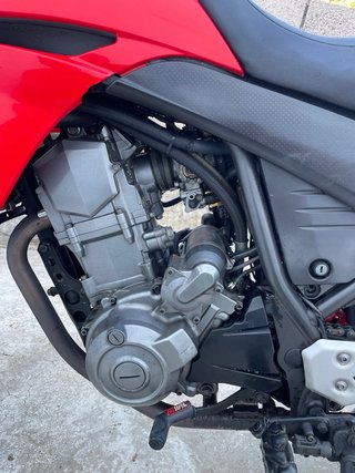 Yamaha Supermotard Roja