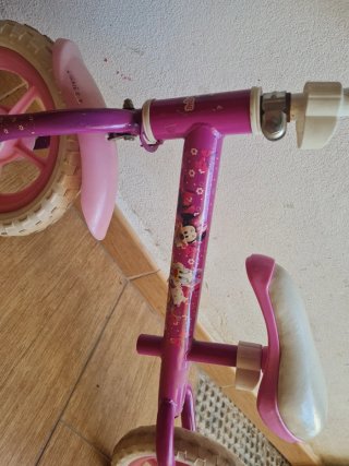 Bicicleta de equilibrio rosa