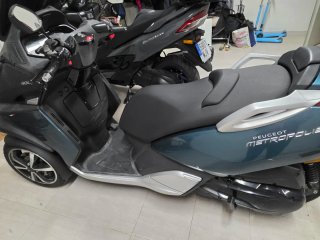 Peugeot Metropolis 400 - Carnet B