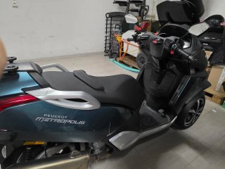 Peugeot Metropolis 400 - Carnet B