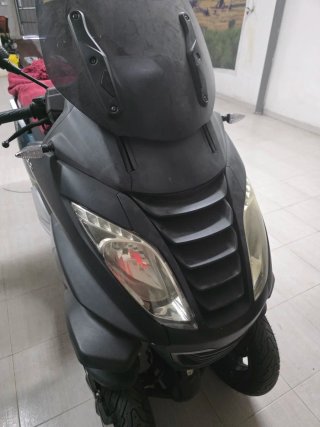 Peugeot Metropolis 400 - Carnet B