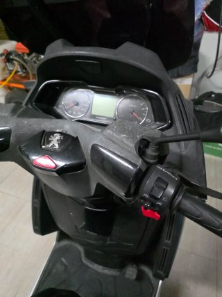 Peugeot Metropolis 400 - Carnet B