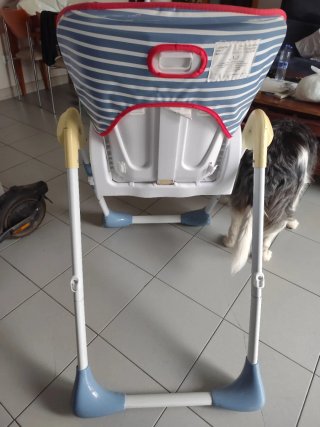 Trona de bebé a rayas