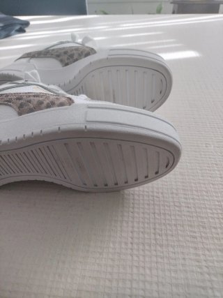 Zapatillas Puma Mujer Blancas y Doradas