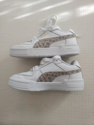 Zapatillas Puma Mujer Blancas y Doradas