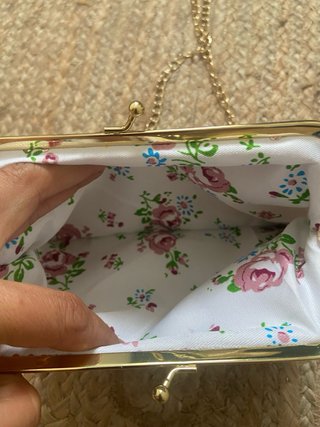Bolso de mano rosa y dorado con lentejuelas