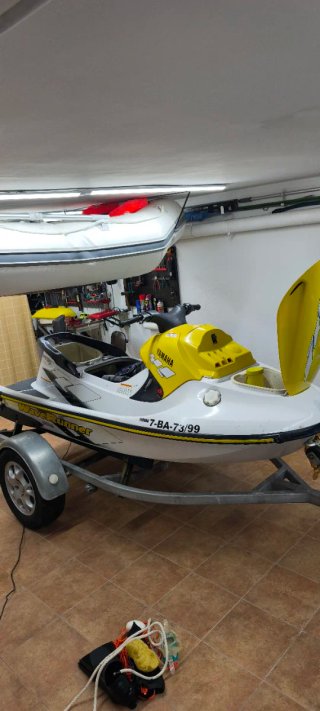 Yamaha GP760 con remolque