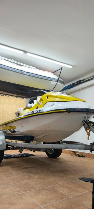 Yamaha GP760 con remolque