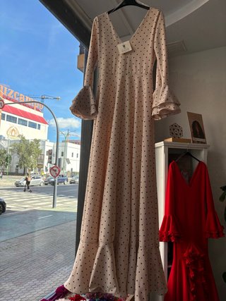 Bata flamenca lunares beige